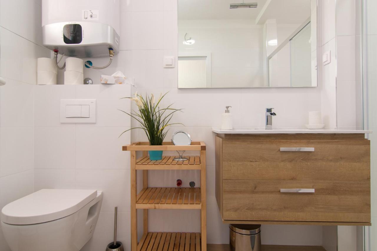 Harbour-Apartment With Sea View And Parking Spot プーラ エクステリア 写真