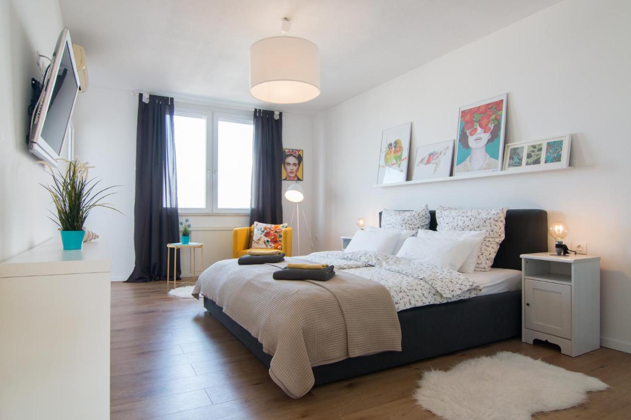 Harbour-Apartment With Sea View And Parking Spot プーラ エクステリア 写真