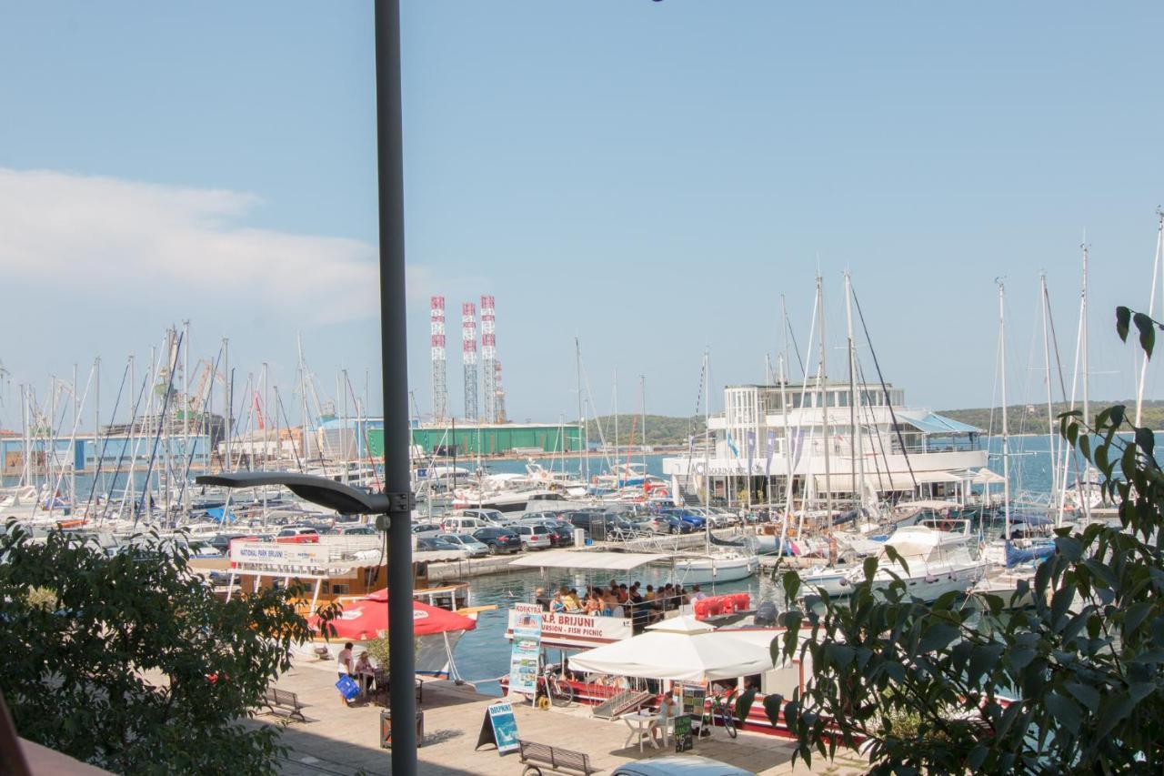 Harbour-Apartment With Sea View And Parking Spot プーラ エクステリア 写真