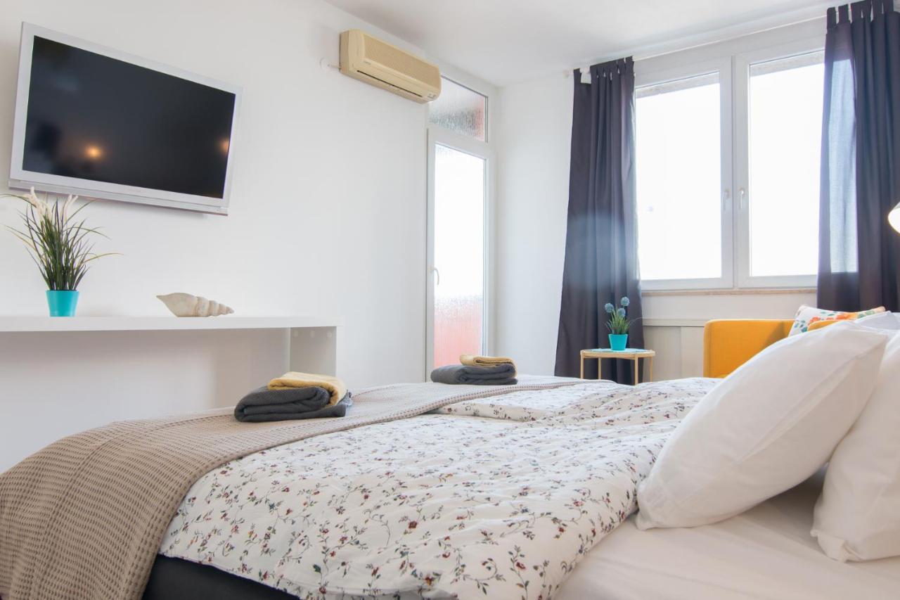 Harbour-Apartment With Sea View And Parking Spot プーラ エクステリア 写真